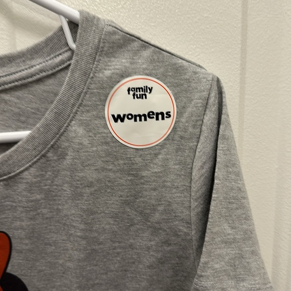 Brand new with tags! Women’s Medium Disney “busy doing nothing” Minnie t-shirt - Picture 3 of 6